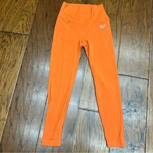 PaletteFit women’s orange Capri leggings